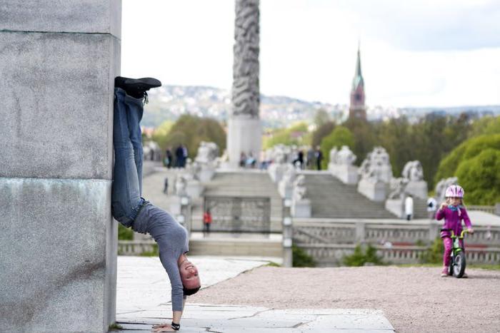 阿曼达·洛克比在奥斯陆做瑜伽